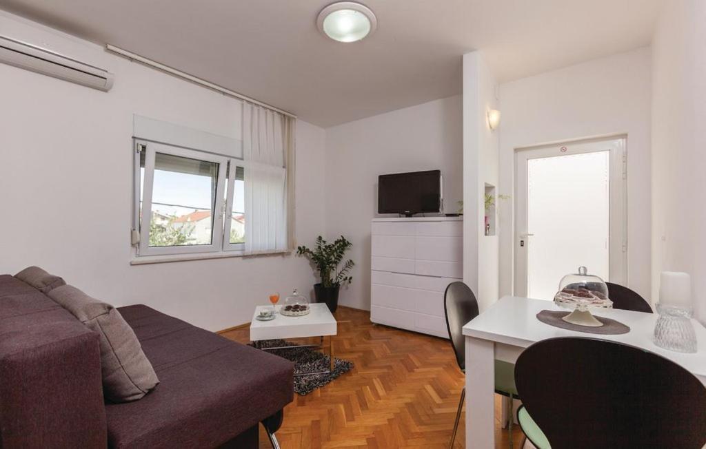 Apartments Robert Каштела Екстер'єр фото