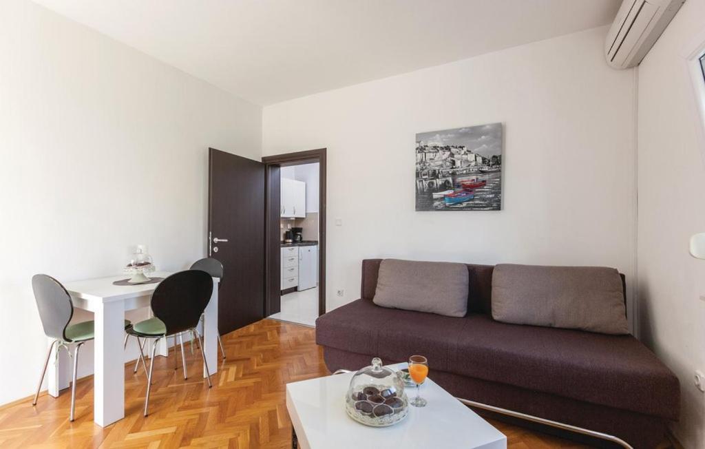 Apartments Robert Каштела Екстер'єр фото