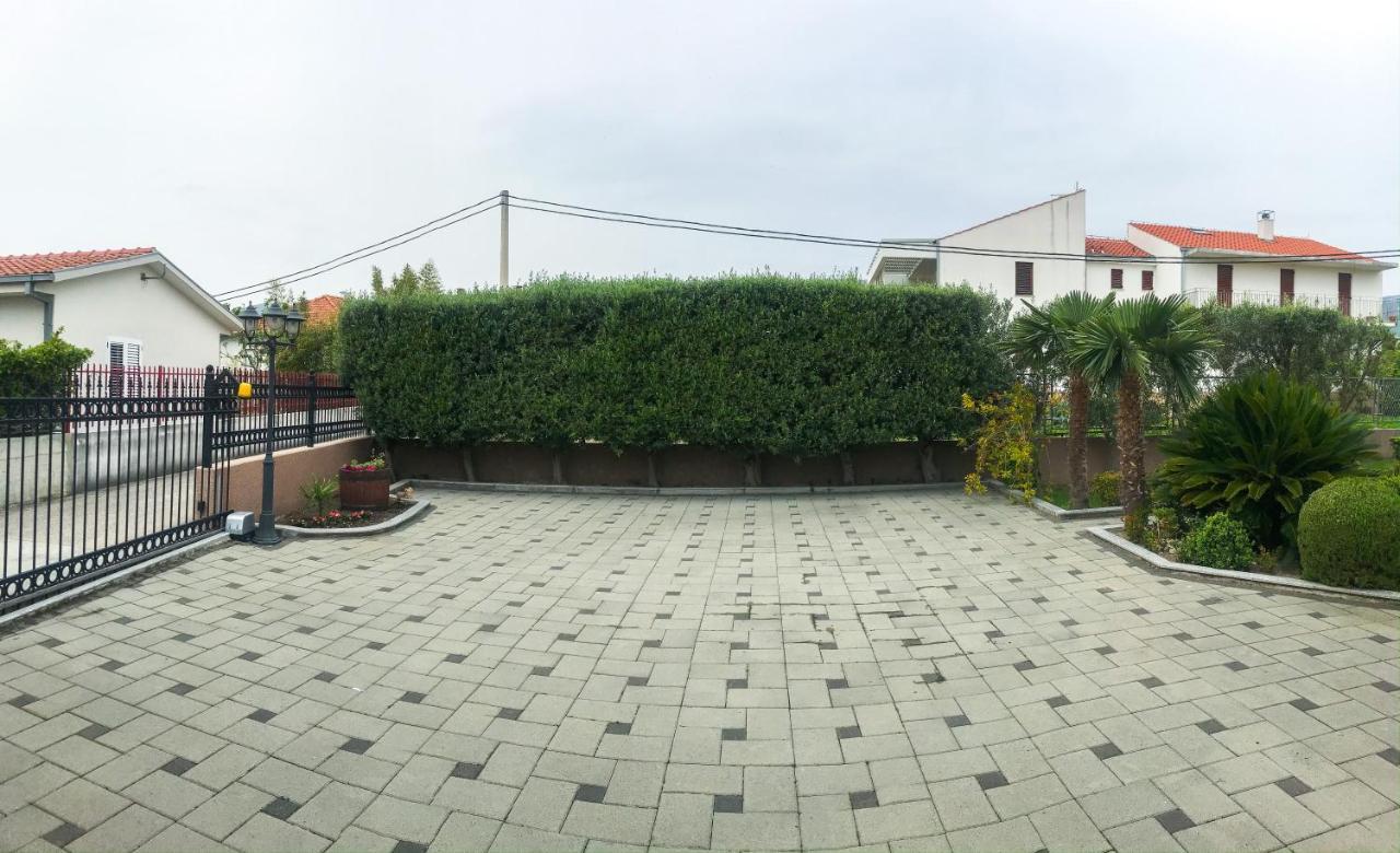 Apartments Robert Каштела Екстер'єр фото