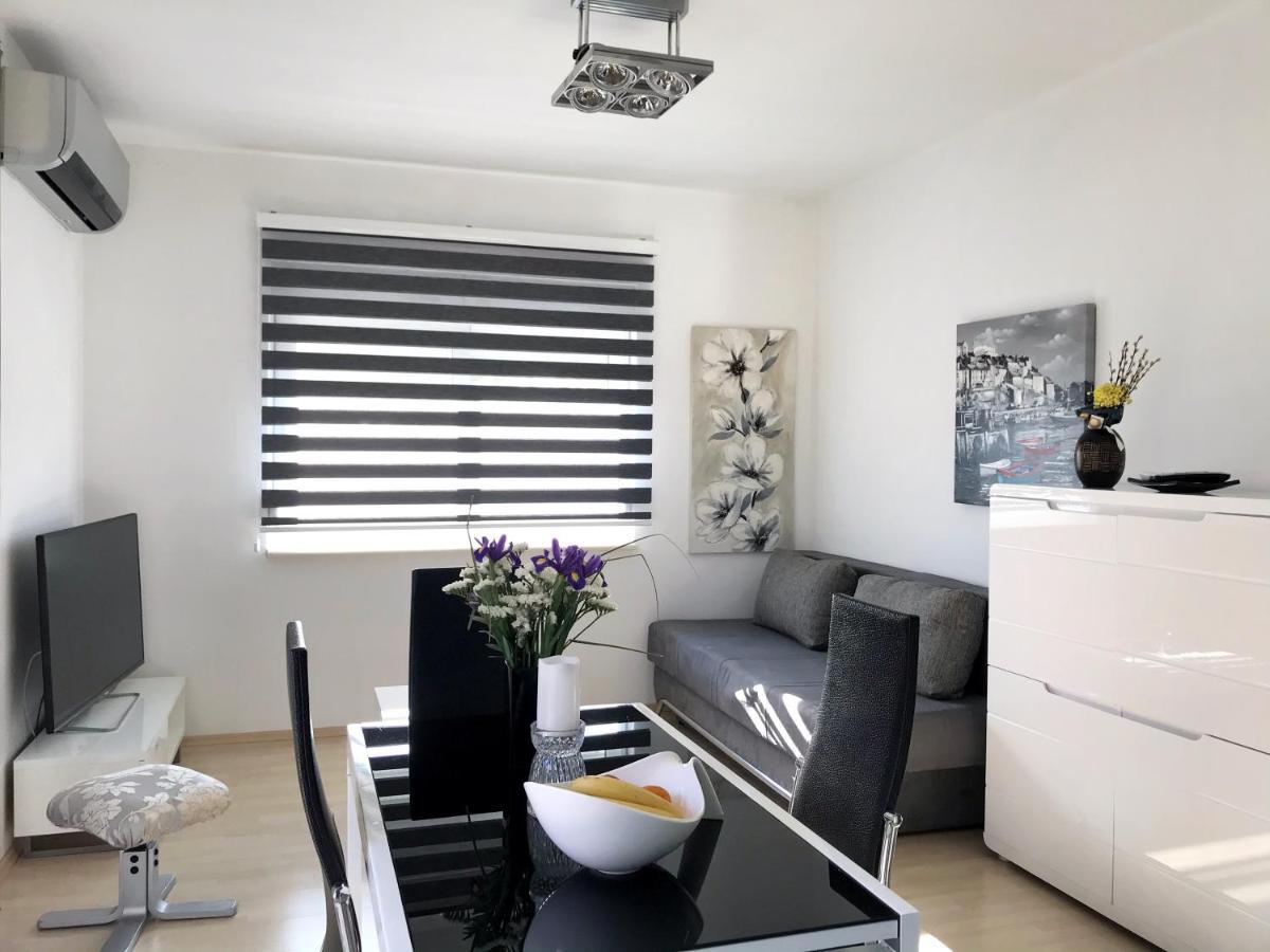 Apartments Robert Каштела Екстер'єр фото