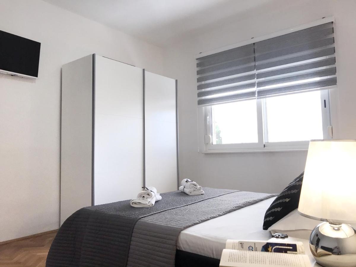 Apartments Robert Каштела Екстер'єр фото