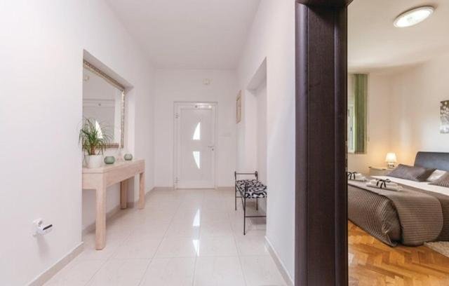 Apartments Robert Каштела Екстер'єр фото